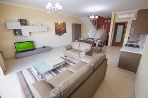 Living & dining area with Flatscreen TV